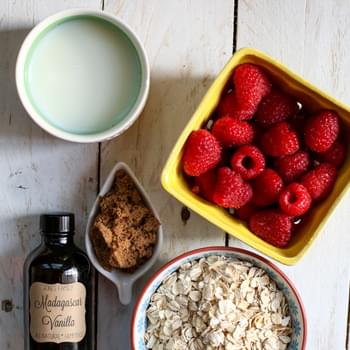 Overnight Refrigerator Oatmeal with Almonds and Raspberries