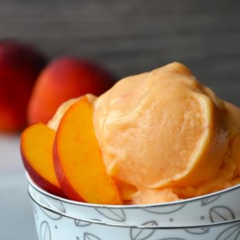 5-Minute Healthy Peach Frozen Yogurt