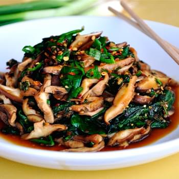 Sauteed Mushrooms & Spinach with Spicy Garlic Sauce