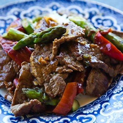 Flank Steak Stir-Fry with Asparagus and Red Pepper