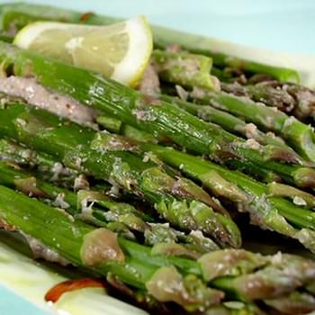 Asparagus with Roasted Garlic Sauce