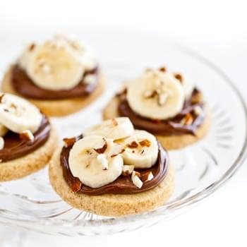 Shortbread Cookies with Nutella, Bananas and Almonds