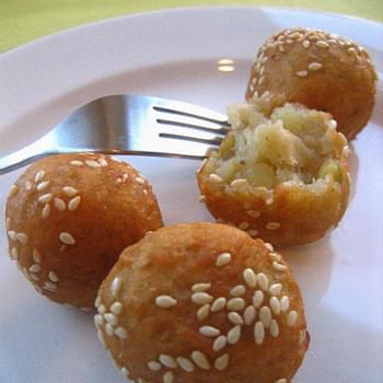 Sweet Potato Balls (蕃薯旦)