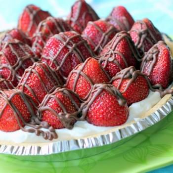 Chocolate-Drizzled Strawberries and Cream Pie
