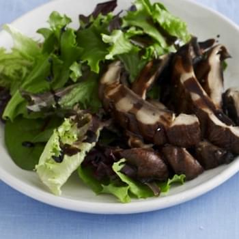 Bella Topped Salad with Balsamic Reduction