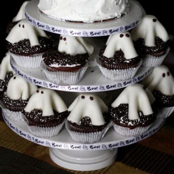 Devil's Food Cupcakes with Fondant Ghosts