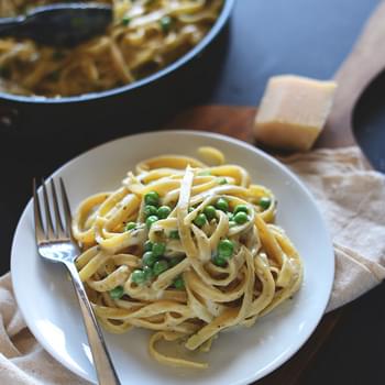 Butter-Less Alfredo with Peas