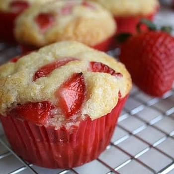 Strawberries & Cream Muffins