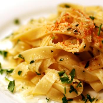 Homemade Fettuccine with Garlic and Oil