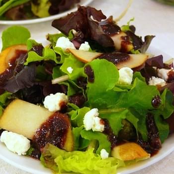 Mixed Greens Salad with Pears, Goat Cheese and Fig Vinaigrette