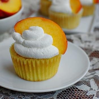 Peaches ‘n’ Cream Cupcakes