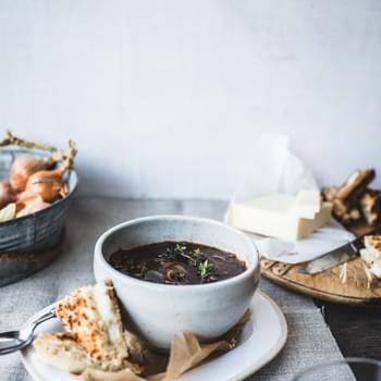 French Onion Soup with Mini Gruyère Toasties (aka mini grilled cheese!)