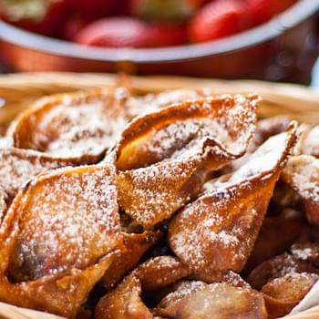 Nutella and Strawberry Wontons