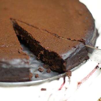Healthier Flourless Chocolate Cake