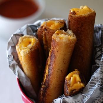 Gracie’s Grilled Cheese Roll-ups With Marinara Dipping Sauce