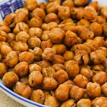 Crispy Roasted Chickpeas (Garbanzo Beans) with Moroccan Spices