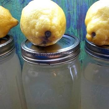 Crock-Pot Lemonade Moonshine