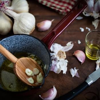 Garlic Infused Oil – Two Ways