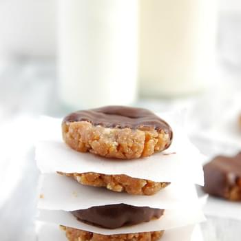Raw Vegan Chocolate Dipped Peanut Butter Cookies