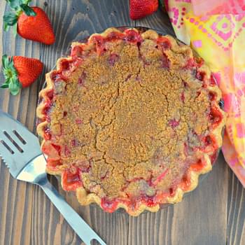 Strawberry Rhubarb Pie With Crumb Topping