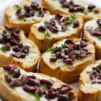 Baked Brie Bites with Olives & Roasted Garlic & Crisp Kitchen Tools #Giveaway #HolidayRecipes