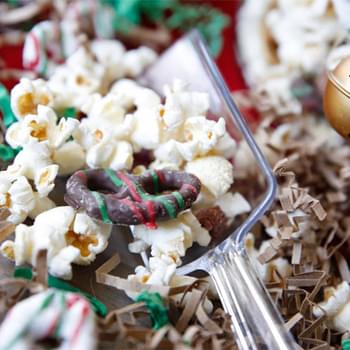 Holiday Popcorn Snack Mix
