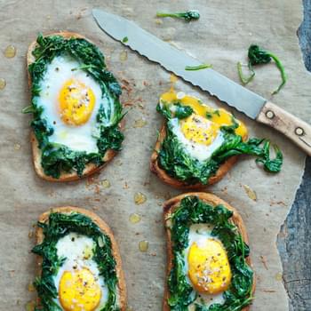 Toast With Egg and Spinach