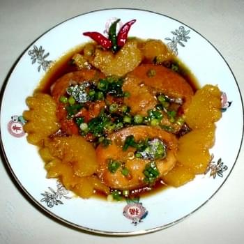 Caramelized fish with pineapple is delicious Khmer Krom country food.
