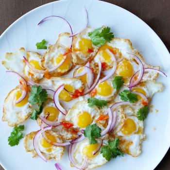 Thai Fried Egg Salad (Yam Khai Dao ยำไข่ดาว)