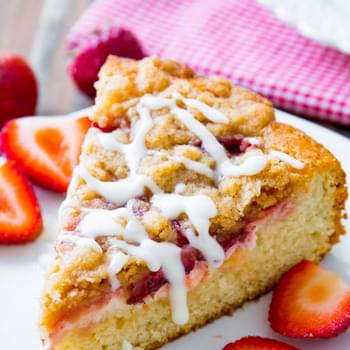 Strawberries 'n Cream Crumb Cake