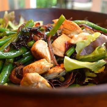 Salad with Warm Chicken, Bacon, Green Beans and Red Onion