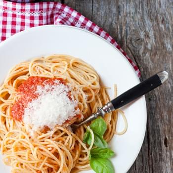 Pomarola, the Italian tomato sauce