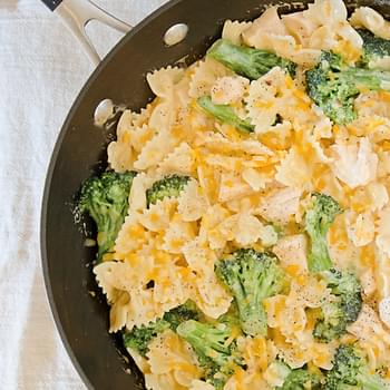 Cheesy Chicken and Broccoli Skillet
