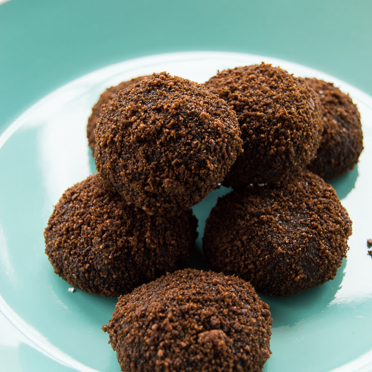 Chocolate Fudge Rum Balls Recipe
