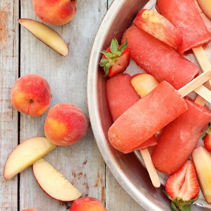 Фрукты. Husky клубника персик. Strawberry peach. Персик с клубникой коктейль. Фрукты клубника и персики эстетик.