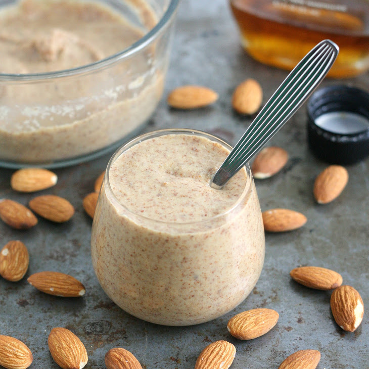 Almond butter. Миндальный соус. Соус из миндаля. Соус для миндаля без блендера. Миндальный соус фото.