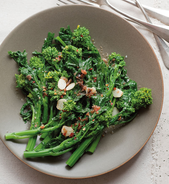 Broccoli Rabe with Garlic and Anchovies Recipe