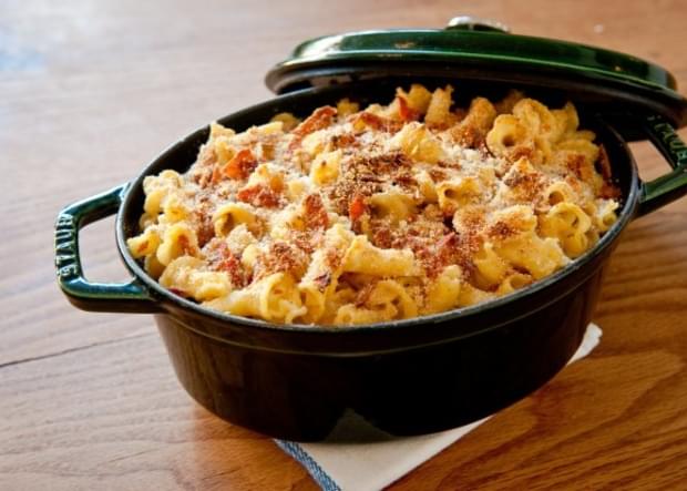 Caramelized Onion And Prosciutto Macaroni and Cheese