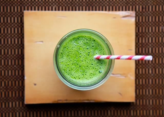 Kale Spinach and Pear Smoothie